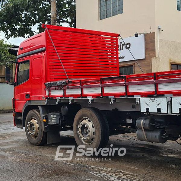 Caminhão Boiadeiro Bi-Truck em Madeira Vermelho